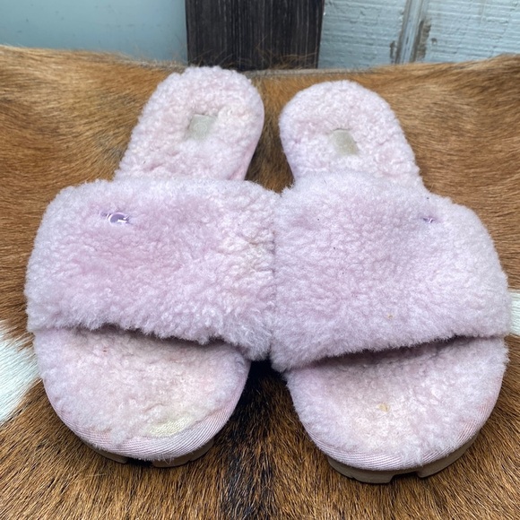 Women’s UGG winter sandals size 7 check them out thanks 🙏 - Picture 1 of 7